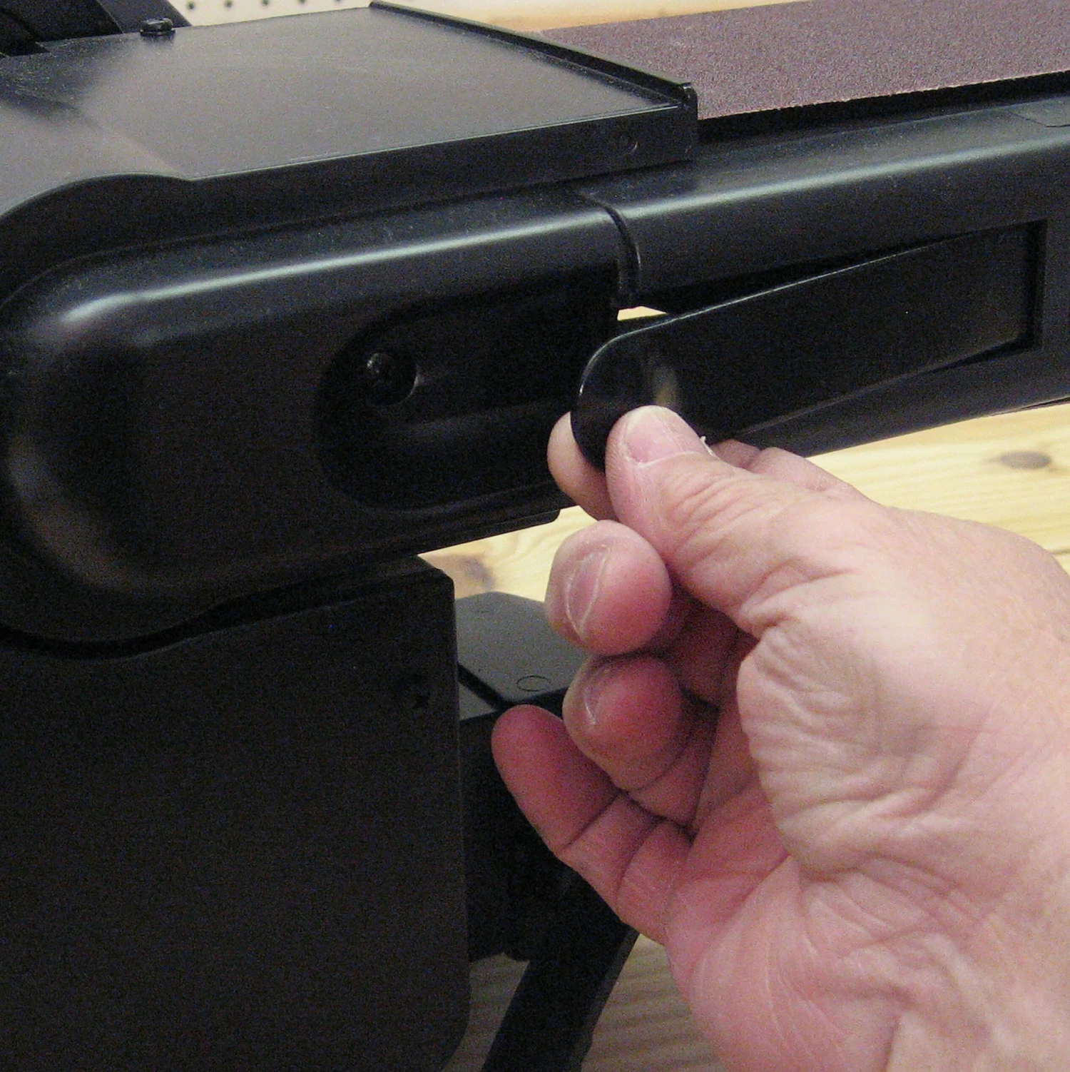 PORTER-CABLE Benchtop Sanders 5-Amp Benchtop Sander 11 PORTER-CABLE Benchtop Sanders 5-Amp Benchtop Sander - Image 11