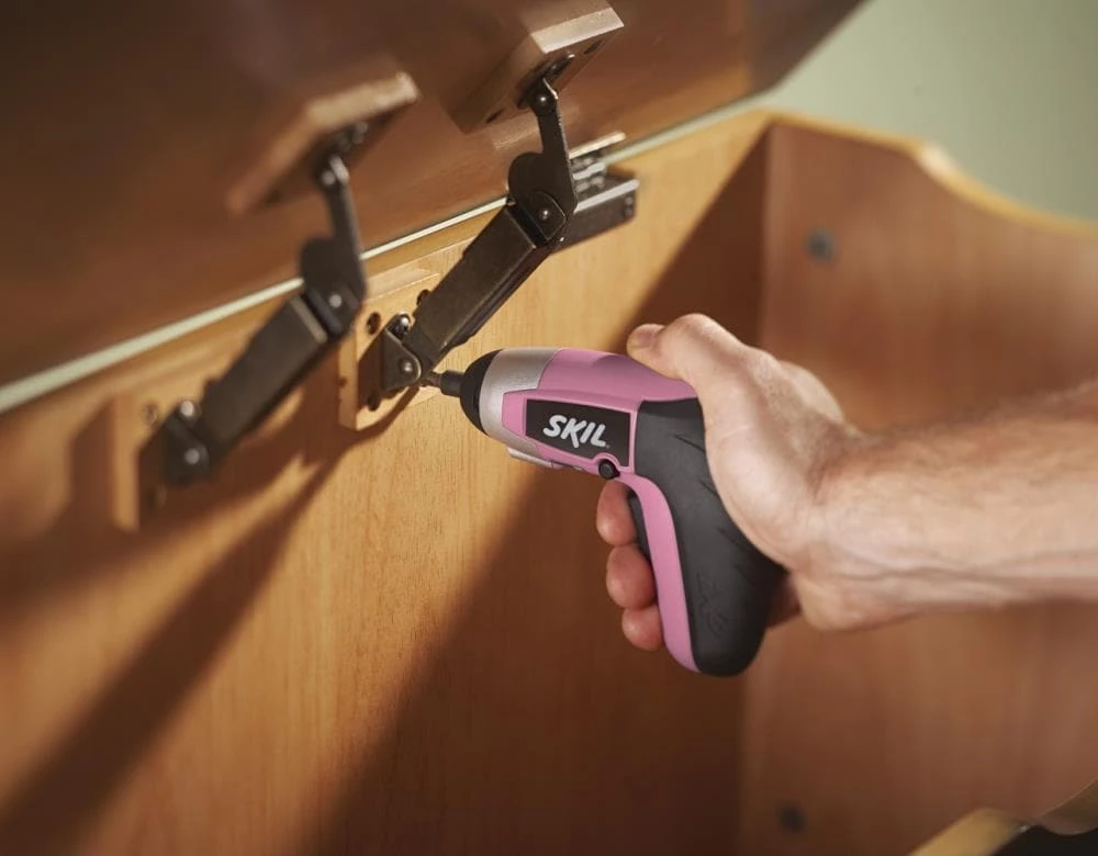 SKIL Cordless Screwdrivers iXO 4-Volt Max 1/4-in Cordless Screwdriver (1-Battery Included and Charger Included) 2 SKIL Cordless Screwdrivers iXO 4-Volt Max 1/4-in Cordless Screwdriver (1-Battery Included and Charger Included) - Image 2