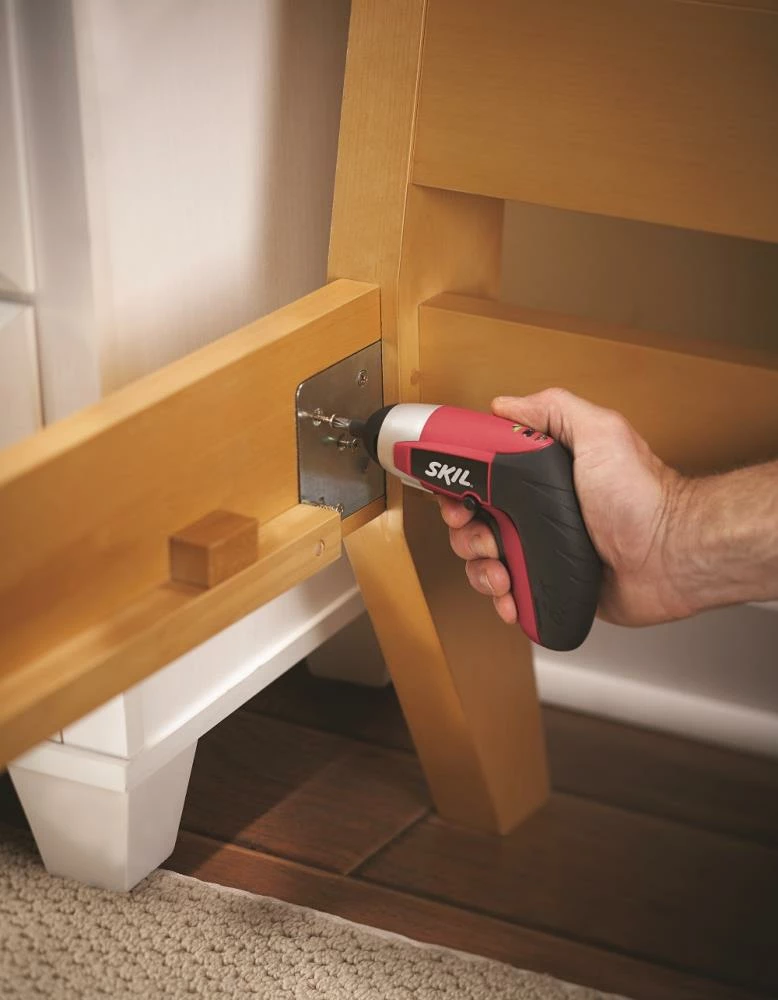 SKIL Cordless Screwdrivers iXO 4-Volt Max 1/4-in Cordless Screwdriver (1-Battery Included and Charger Included) 2 SKIL Cordless Screwdrivers iXO 4-Volt Max 1/4-in Cordless Screwdriver (1-Battery Included and Charger Included) - Image 2