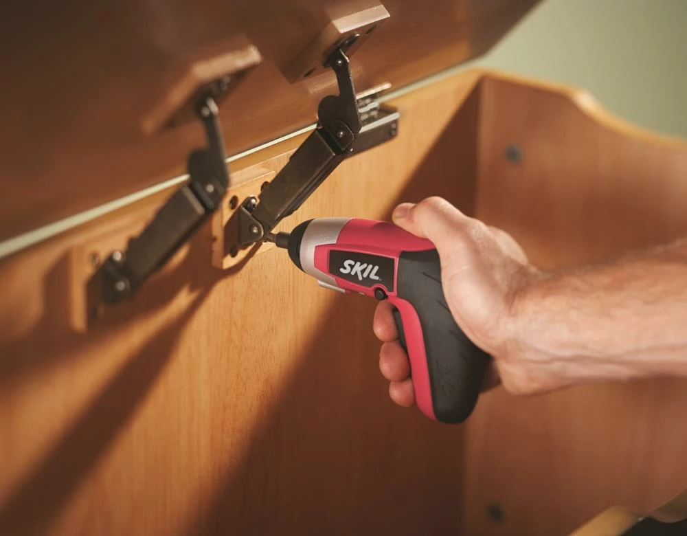 SKIL Cordless Screwdrivers iXO 4-Volt Max 1/4-in Cordless Screwdriver (1-Battery Included and Charger Included) 3 SKIL Cordless Screwdrivers iXO 4-Volt Max 1/4-in Cordless Screwdriver (1-Battery Included and Charger Included) - Image 3