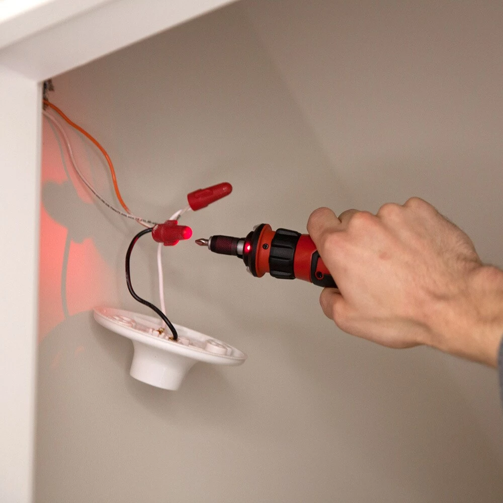 SKIL Cordless Screwdrivers 4-Volt 1/4-in Cordless Screwdriver (1-Battery Included and Charger Included) 3 SKIL Cordless Screwdrivers 4-Volt 1/4-in Cordless Screwdriver (1-Battery Included and Charger Included) - Image 3