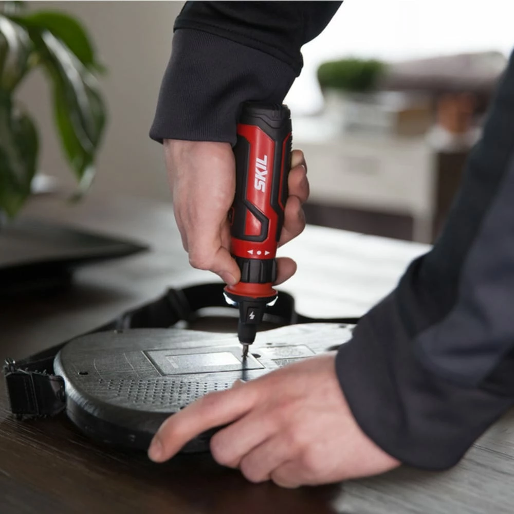 SKIL Cordless Screwdrivers 4-Volt 1/4-in Cordless Screwdriver (1-Battery Included and Charger Included) 4 SKIL Cordless Screwdrivers 4-Volt 1/4-in Cordless Screwdriver (1-Battery Included and Charger Included) - Image 4