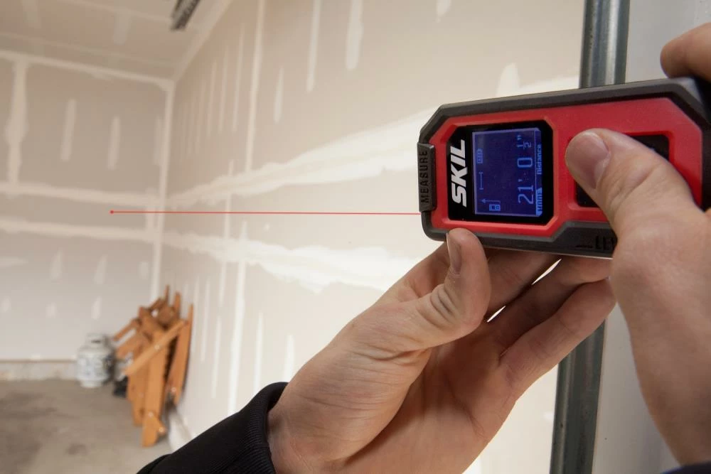 SKIL Laser Distance Measurers 100-ft Indoor Laser Distance Measurer with Backlit Display 4 SKIL Laser Distance Measurers 100-ft Indoor Laser Distance Measurer with Backlit Display - Image 4